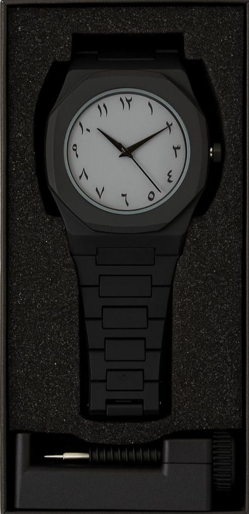 “AURA Black Quartz Watch – Arabic Numerals, Stainless Steel Strap, Water Resistant”